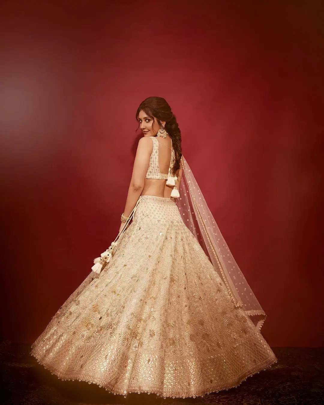 Raashi Khanna Wearing Beautiful White Lehenga Choli